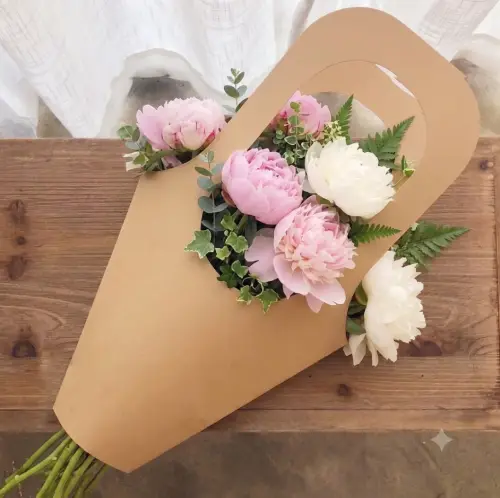 Basket-style bouquet bag for Ottawa flower bar and bouquet bar guests